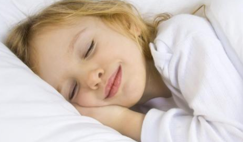 كيف يحافظ النوم على صحة الأطفال معلومات