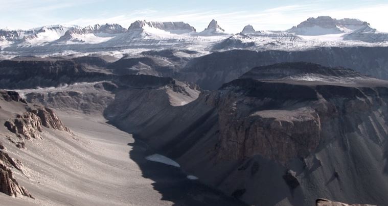الوديان الجافة  أنتارتيكا ما هو موقعها ؟ و بماذا تتميز ؟