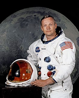 نيل أرمسترونغ: أول شخص يضع رجله فوق سطح القمر 