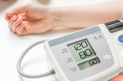 ما هو معدل ضغط الدم الطبيعي حسب العمر معلومات