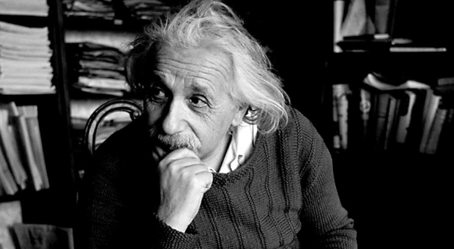 البرت آينشتاين حكم و أقوال  لا تنسى