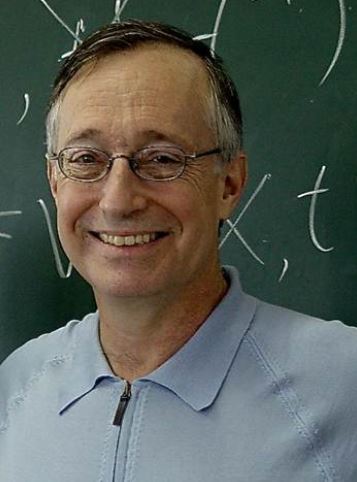 من هو بول ميلغروم مطور نظرية المزاد العلني ؟
