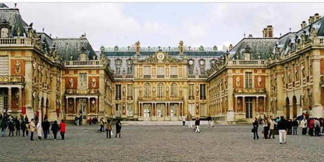 قصر فرساي... موقعه وتاريخه