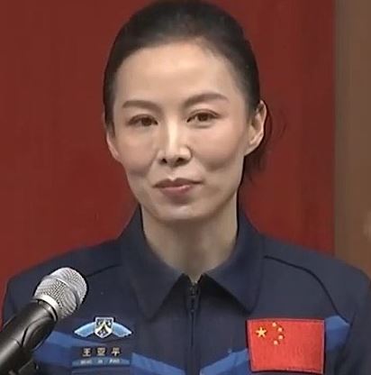 من هي وانغ يابينغ ؟ أول امرأة صينية تمشي في الفضاء