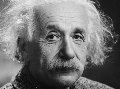 آلبرت أينشتاين أكثر المؤثرين في عالم الفيزياء 