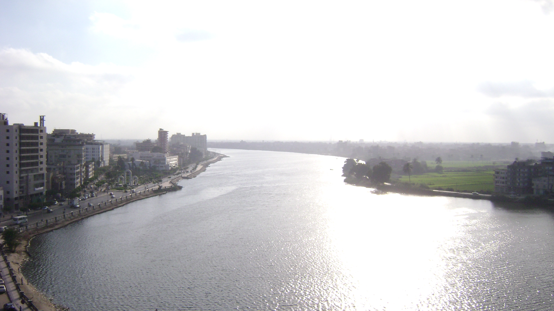 نهر النيل نهر في أفريقيا، وهو أطول نهر في العالم