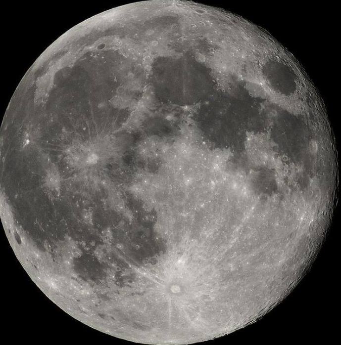  حقائق وأسرار عن القمر