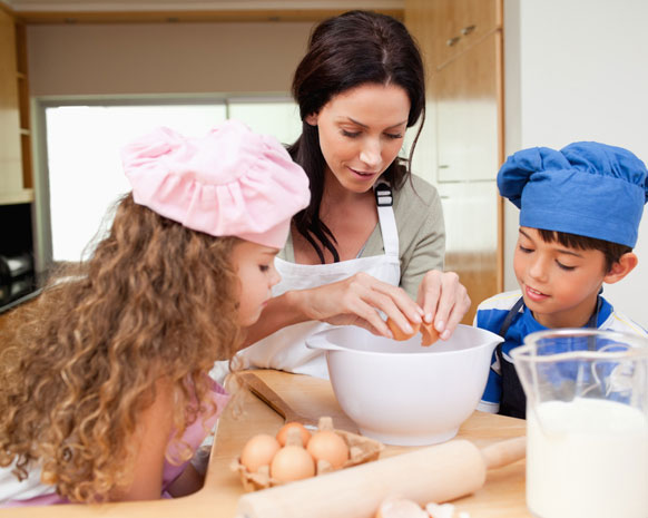    كيف تنمي قدرات طفلك في المطبخ 